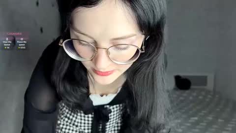 Annie PVT IS OPEN online show from November 1, 2025, 9:06 pm