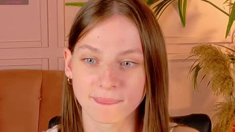 Snapshot of dolce_moments chatting on May 20, 2026, 1:39 pm Doly online show from May 20, 2026, 1:39 pm
