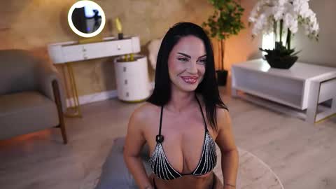 Snapshot of dolce_tentacion chatting on October 14, 2025, 9:21 am Monica online show from October 14, 2025, 9:21 am