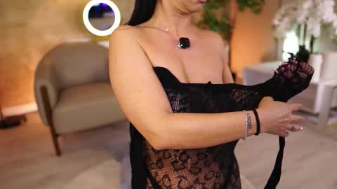 Snapshot of dolce_tentacion chatting on October 15, 2025, 9:53 am Monica online show from October 15, 2025, 9:53 am