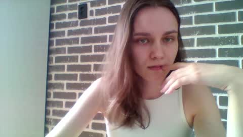 Snapshot of dolcezza_ chatting on April 23, 2026, 9:52 am dolcezza_ online show from April 23, 2026, 9:52 am