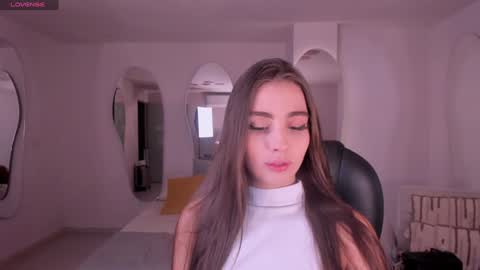 Dolcie  online show from December 31, 2024, 12:04 pm