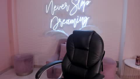 Dolcie  online show from January 18, 2025, 11:54 am