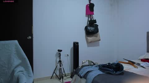 Snapshot of doll_andrea_ chatting on May 16, 2026, 12:40 am ANDREA online show from May 16, 2026, 12:40 am