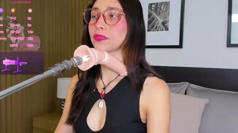 Bella  online show from April 18, 2026, 7:58 pm