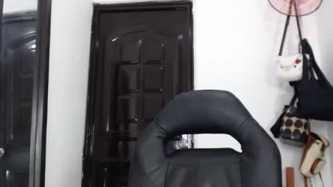 doll_dollys_ online show from January 10, 2025, 3:58 pm