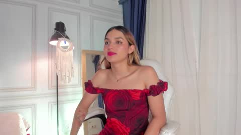 doll_isa_ online show from November 27, 2025, 7:27 pm