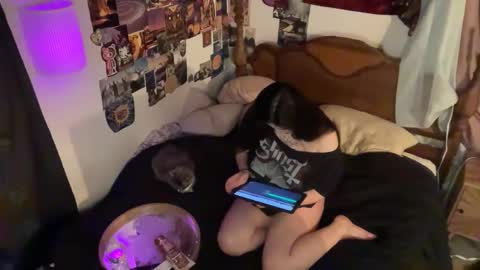 Snapshot of doll_lovely chatting on March 18, 2026, 5:32 am Doll online show from March 18, 2026, 5:32 am