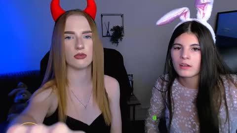 doll_vey online show from September 12, 2025, 1:11 pm