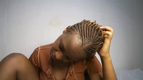 dollberry online show from February 5, 2025, 10:55 pm