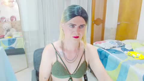 Snapshot of dolldirtyxxx1 chatting on June 8, 2026, 5:30 am ilona online show from June 8, 2026, 5:30 am