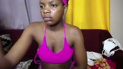 Bella online show from December 4, 2025, 3:54 pm