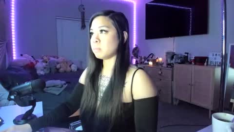 DOLLLFACE online show from March 11, 2025, 2:43 am