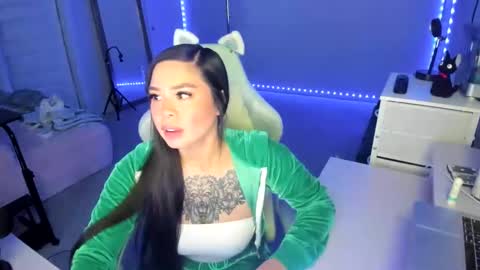 DOLLLFACE online show from November 20, 2025, 3:50 am