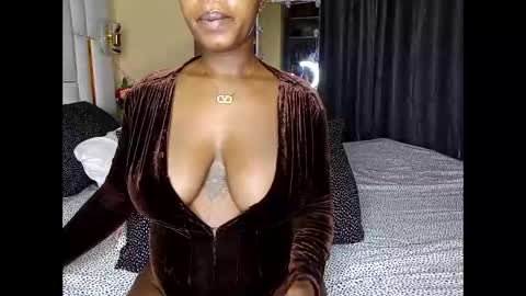Snapshot of dolllux_gee chatting on June 10, 2026, 12:11 am Gee Independent Model EATUTC3 11PM-3AM 2AM-6AM online show from June 10, 2026, 12:11 am