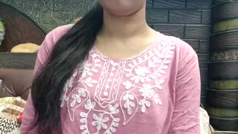 dollmeenu online show from November 18, 2025, 4:44 pm