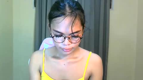 Snapshot of dolly_angel2 chatting on December 6, 2024, 3:44 pm dolly_angel2 online show from December 6, 2024, 3:44 pm