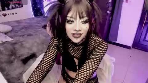 Snapshot of dolly_bones chatting on June 19, 2026, 10:35 pm dolly_bones online show from June 19, 2026, 10:35 pm