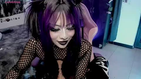 Snapshot of dolly_bones chatting on June 21, 2026, 6:27 am dolly_bones online show from June 21, 2026, 6:27 am