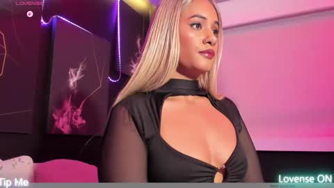 Snapshot of dolly_brownc chatting on December 21, 2025, 11:34 pm dolly_brownc online show from December 21, 2025, 11:34 pm