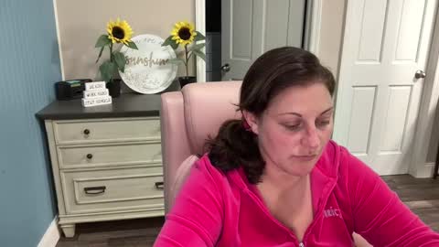 Dolly online show from February 28, 2025, 1:47 am