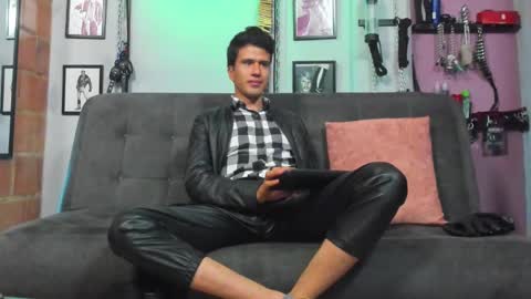 Snapshot of dom2travelers_sm chatting on February 16, 2025, 2:54 pm Diego Castell online show from February 16, 2025, 2:54 pm