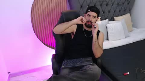 Snapshot of domboy_ chatting on May 27, 2026, 8:17 pm domboy online show from May 27, 2026, 8:17 pm