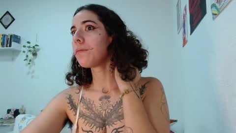 Snapshot of domenica_dos_ouros chatting on April 7, 2026, 10:53 pm sweet domme online show from April 7, 2026, 10:53 pm