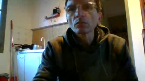 domi94300 online show from November 30, 2025, 3:38 pm