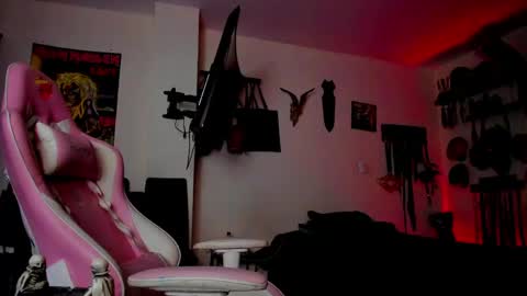 Snapshot of dominatrixblue chatting on May 13, 2026, 6:16 pm Dom Blue online show from May 13, 2026, 6:16 pm