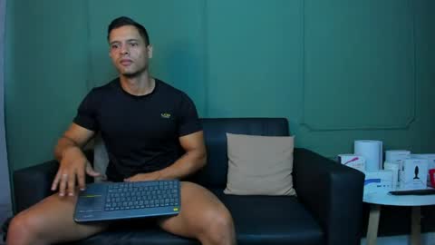 Snapshot of dominc_berry chatting on June 4, 2026, 12:11 pm Dominc berry online show from June 4, 2026, 12:11 pm