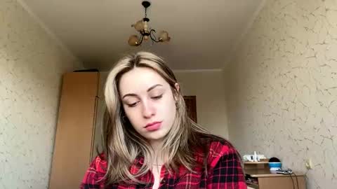 Mia online show from April 17, 2026, 9:45 am