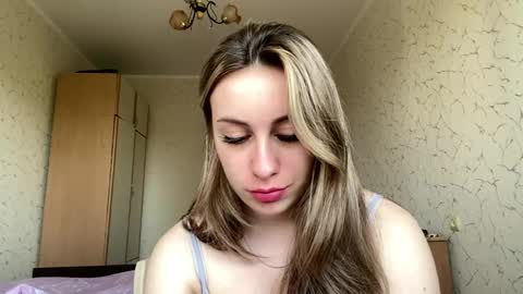 Mia online show from May 27, 2026, 9:39 am