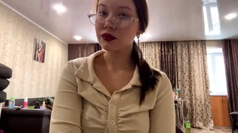 Olivia online show from November 21, 2025, 4:11 am