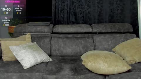 SANTI  independent model online show from February 2, 2025, 4:26 am