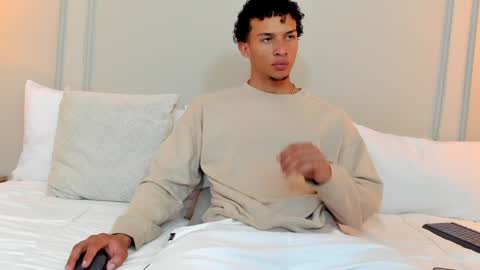 Snapshot of dominick_star chatting on December 12, 2024, 3:43 am Dominick Star online show from December 12, 2024, 3:43 am