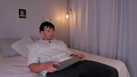 Snapshot of dominik_drake chatting on April 21, 2026, 12:22 pm Dominik Drake online show from April 21, 2026, 12:22 pm
