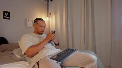 Snapshot of dominik_drake chatting on April 28, 2026, 12:21 pm Dominik Drake online show from April 28, 2026, 12:21 pm