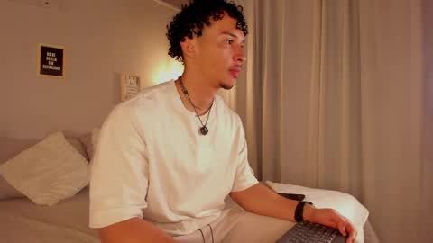 Snapshot of dominik_drake chatting on May 1, 2026, 12:43 pm Dominik Drake online show from May 1, 2026, 12:43 pm