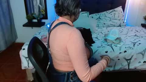 Snapshot of domink_gilr chatting on May 1, 2026, 1:32 am D O M I N K online show from May 1, 2026, 1:32 am