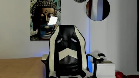 Snapshot of dominyck_ chatting on July 8, 2026, 5:01 am dominyck_ online show from July 8, 2026, 5:01 am
