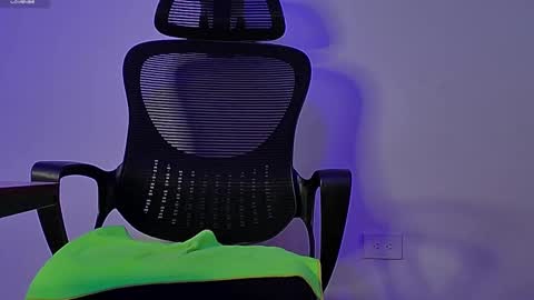 Donat Independent Model online show from March 3, 2025, 4:56 pm