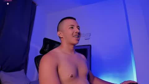 Snapshot of donathoo chatting on July 1, 2026, 3:19 am Donat Independent Model online show from July 1, 2026, 3:19 am