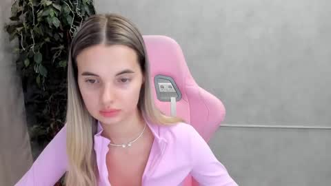 Donna On GMT2 Mon-Fri 3-9 AM online show from February 26, 2025, 3:21 am