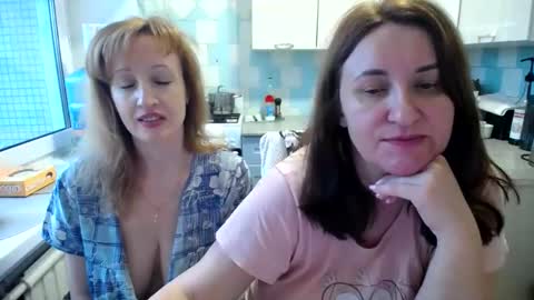 Snapshot of donnalimadonna chatting on December 2, 2024, 6:52 am Tatiana 43 curvy sexy body and Joanna redhead 39 years online show from December 2, 2024, 6:52 am