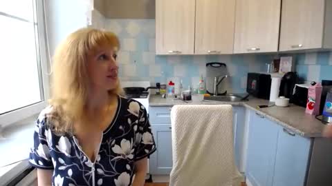 Snapshot of donnalimadonna chatting on October 2, 2025, 7:26 am Tatiana 43 curvy sexy body and Joanna redhead 39 years online show from October 2, 2025, 7:26 am