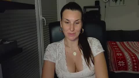 DonnaLive online show from November 12, 2025, 4:18 pm