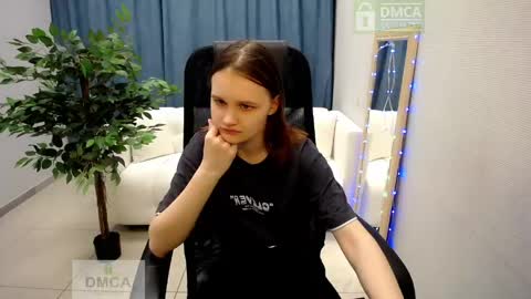 Snapshot of donnasia chatting on April 17, 2026, 10:51 am Sia online show from April 17, 2026, 10:51 am