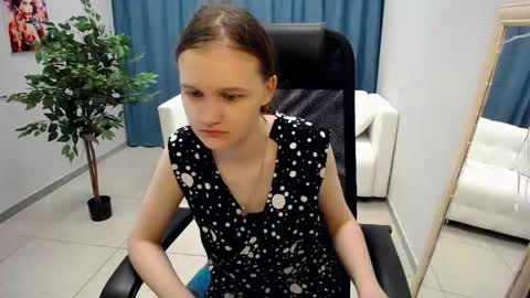 Snapshot of donnasia chatting on May 26, 2026, 10:44 am Sia online show from May 26, 2026, 10:44 am