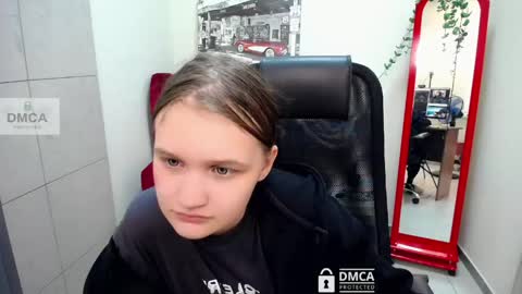 Snapshot of donnasia chatting on June 9, 2026, 8:15 am Sia online show from June 9, 2026, 8:15 am